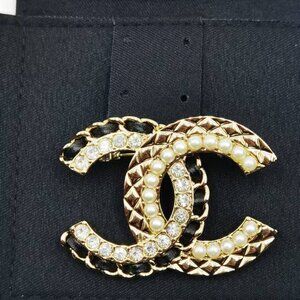 ✨✨CHANEL BROOCH
